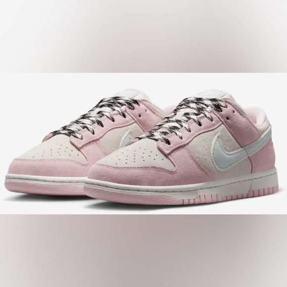 Nike Dunk Low LX 'Pink Foam' Sneakers Wmn's Size 9 Like New MSRP $140